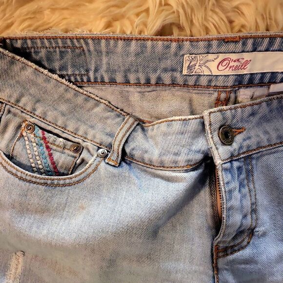 O'Neil cropped very stylish skaterpants,with embroidered sunshineon right pocket - Picture 2 of 7